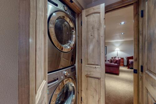 Courtside Townhomes - image 10