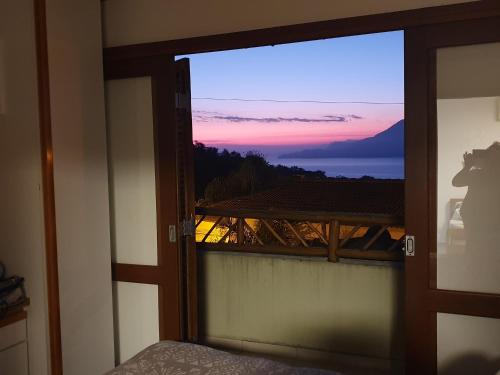 Bangalô com vista para o mar no condomínio Yacamim Ilhabela praia do Curral