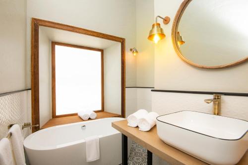 284793135 Solar Madariaga Hotel