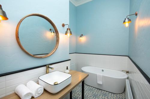 284793226 Solar Madariaga Hotel