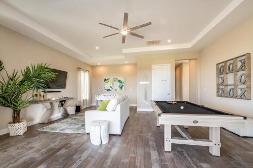 Luxury 6 Bed Home at Bears Den! Private Pool and near Disney! 966JN