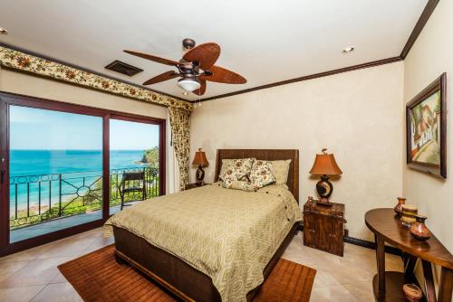 Penthouse Condo Playa Flamingo, Guanacaste, Costa Rica