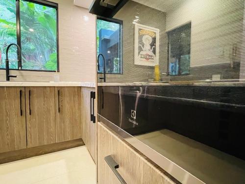 Konyha, Lahania Lux Beach Villa in Kewarra Part