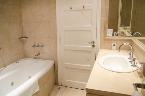 Quadruple Room image 1