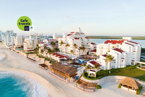Hotellet från utsidan, GR Caribe By Solaris, Deluxe All Inclusive Resort in Cancún
