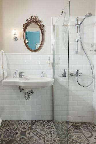 7 Brothers Hotel – Poros, PA