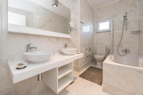 Family friendly apartments with a swimming pool Novalja Pag - 14275 - image 8