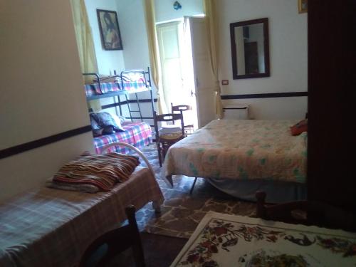 Room in Guest room - Large Triple Room for max 3 people Taormina