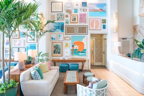 Kaimana Beach Hotel - image 5