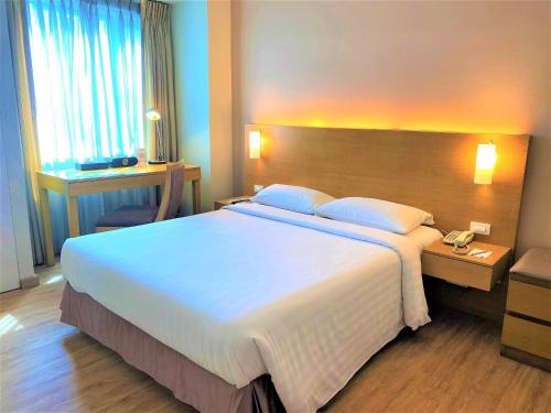 One Pacific Place Serviced Residences, Манила (фото 10)