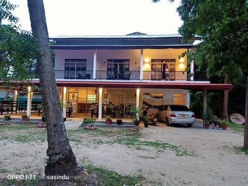 Weaver Bird Hotel Yala
