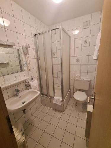Bathroom, Hotel Silberhorn in Fischbach