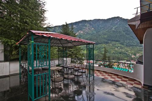 شرفة/ تراس, فندق برودوايز إن (Hotel Broadways Inn) in Siyal