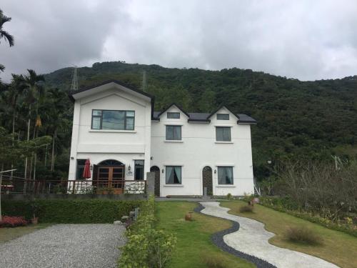 Wuju Wusu B&B near Mukumugi Valley