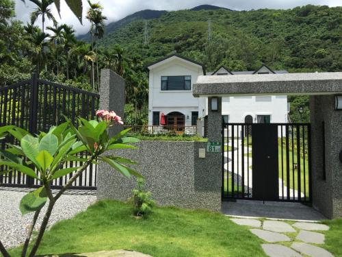 Wuju Wusu B&B near Mukumugi Valley