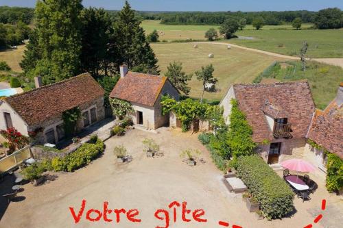 La métairie, gîte de charme avec piscine chauffée gîte à louer Douadic