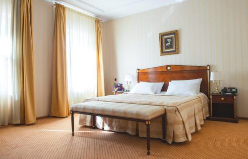 Podol Plaza Hotel - image 5