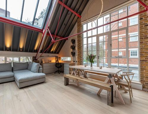 Picture of Stylish 2-Bed Loft Apartment Near Battersea Park, South London