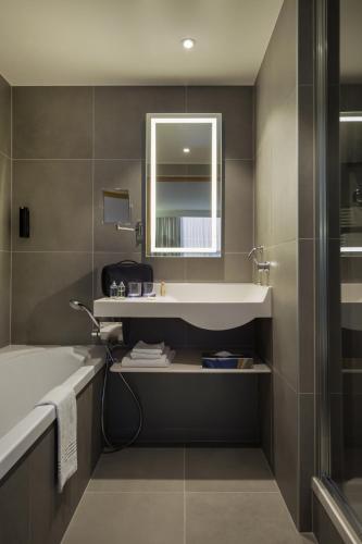 room detail thumbnail 2