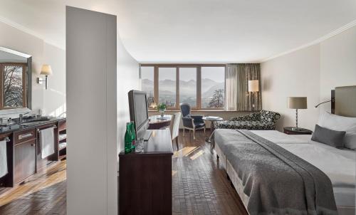 1 queen bed