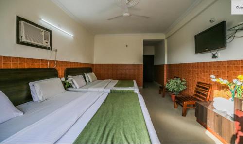 Hotel Today, Katra