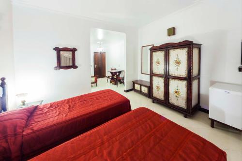 3 twin beds