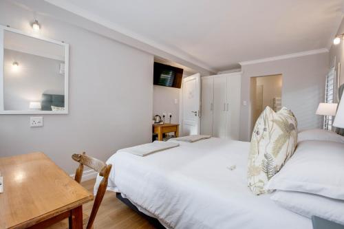 284869586 Amberhall Guesthouse