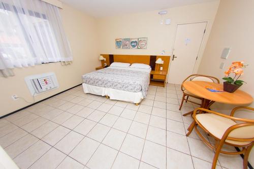 Standard Double Room image 6