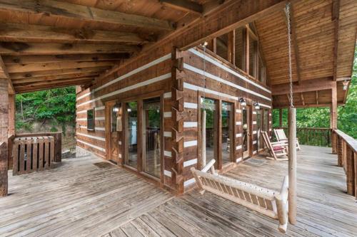 View! Private! Hot Tub,Pool Table,Fireplace,RELAX!