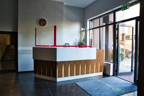 Free parking, Gym & Security, Air conditioner, kitchen & washing machine, children's playground, 4K OLED TV & HighSpeed WiFi, Skyline view balcony in CENTRAL location