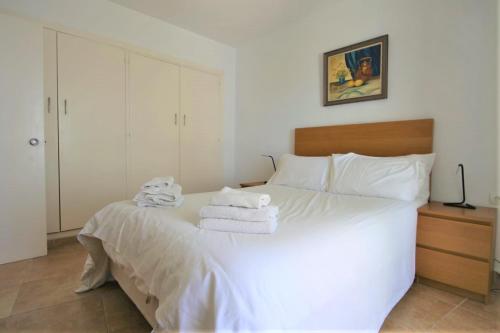 One-Bedroom Apartment image 8