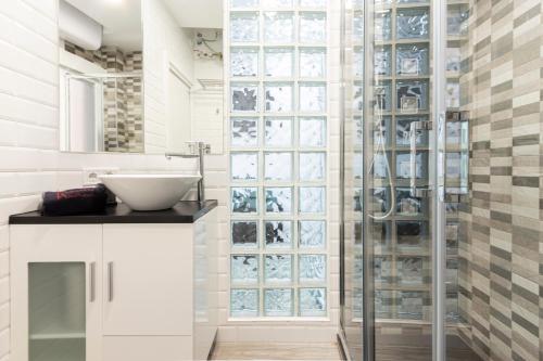Madrid Rio Apartment by Rentalis