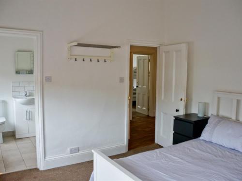 Corner House apartment - Apartment - Worthing