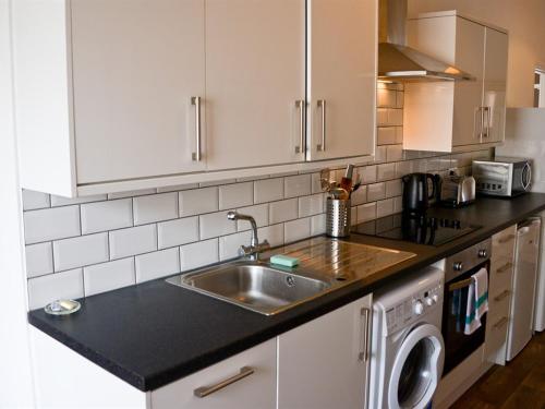 Corner House apartment - image 6