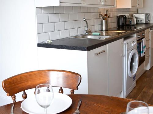 Corner House apartment - image 5