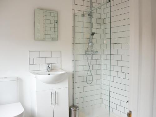Corner House apartment - image 14