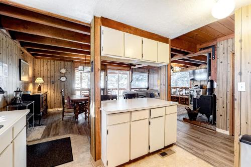 Picture Perfect Chalet - image 8