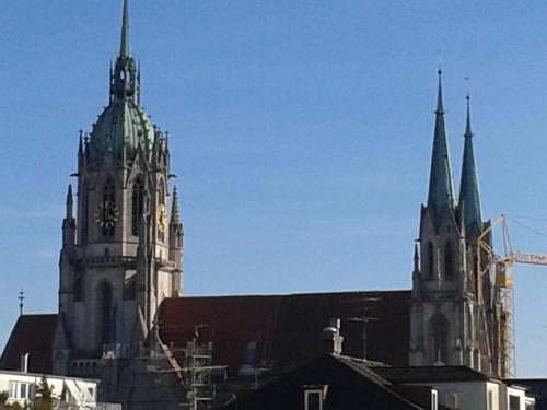 Hotel Jedermann - Tap to explore photos