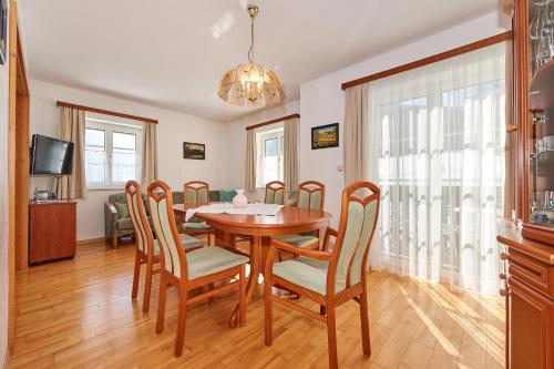 Apartment (5 Adults)