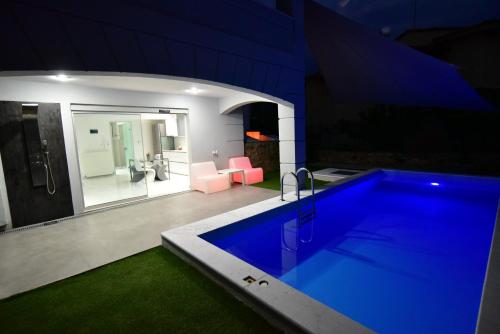 Alpha Delta Pool Suite Alpha Delta Pool Suite