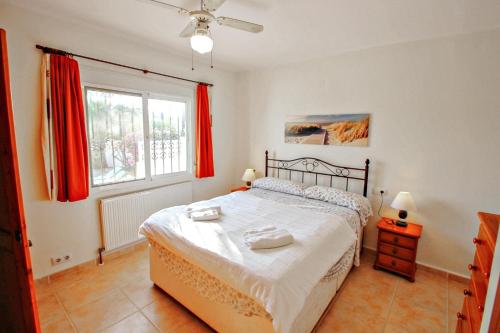 Paula-3 - holiday home with private swimming pool in Moraira - image 2
