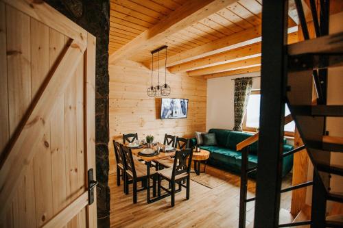 2 bedrooms, 5 beds
