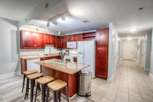 BRAND NEW!Laketown Wharf 334! Beautiful 3 BD Great Amenities And Great Location - image 5