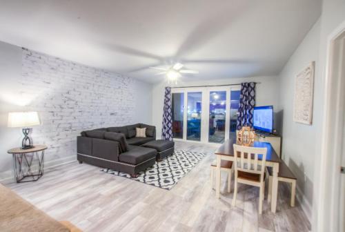 BRAND NEW!Laketown Wharf 334! Beautiful 3 BD Great Amenities And Great Location - image 8