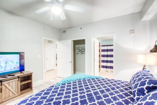 BRAND NEW!Laketown Wharf 334! Beautiful 3 BD, Great Amenities, And Great Location