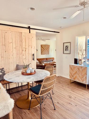 편의 시설/서비스, Casa Agave: Comfy Joshua Tree Cottage With Free Breakfast Bar in 기타