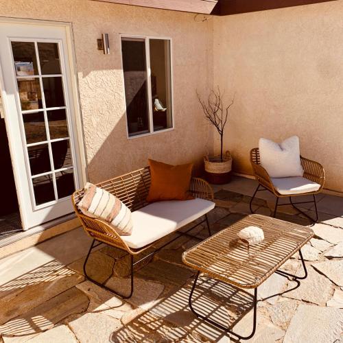 발코니/테라스, Casa Agave: Comfy Joshua Tree Cottage With Free Breakfast Bar in 기타