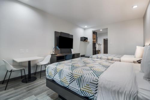 Queen Room with Two Queen Beds - Disability Access - Roll In Shower