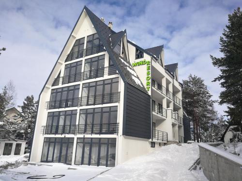 Apartment with Mountain View