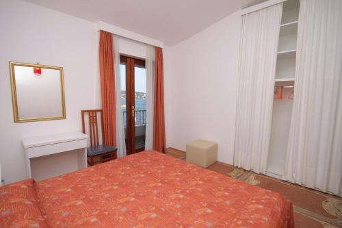 Apartments by the sea Hvar - 4591